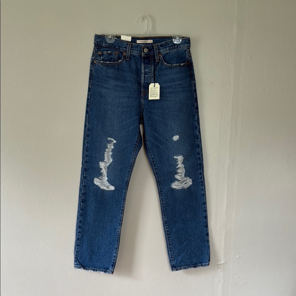NWT Levi’s Wedgie Straight premium 28x28